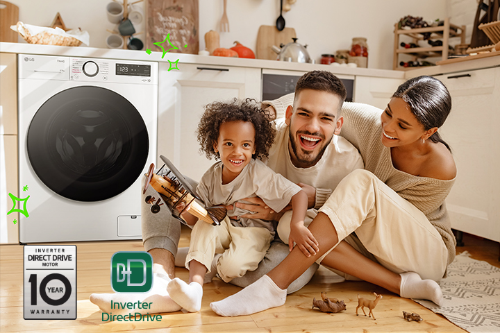 Una familia sonríe frente a la lavadora; hay un dibujo alrededor de la lavadora que muestra una chispa con una línea verde.