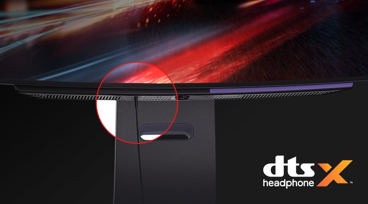 O cabo do fone de ouvido de 4 polos está conectado ao monitor.