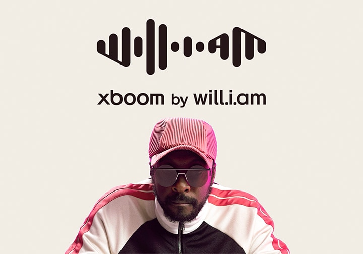 Imagen de will.i.am con el logo de xboom by will.i.am en la parte superior.