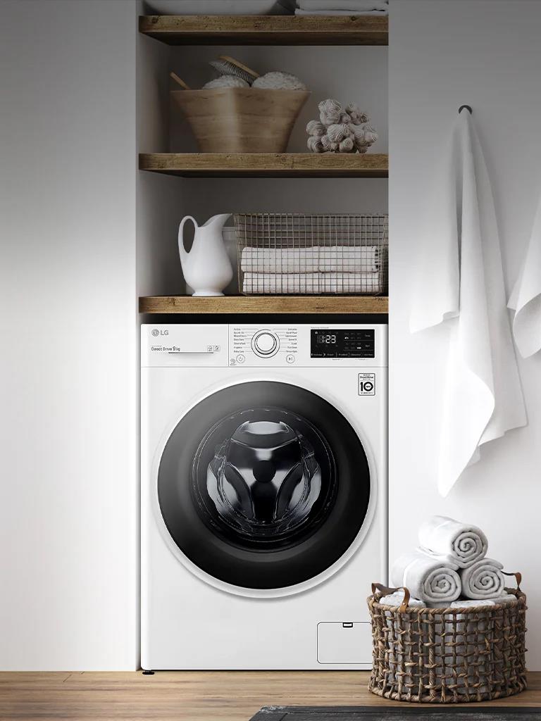 Imagem de uma máquina de lavar roupa numa zona de máquinas.