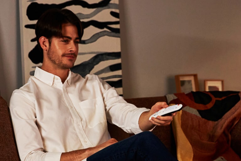 使用遙控器控制 webOS