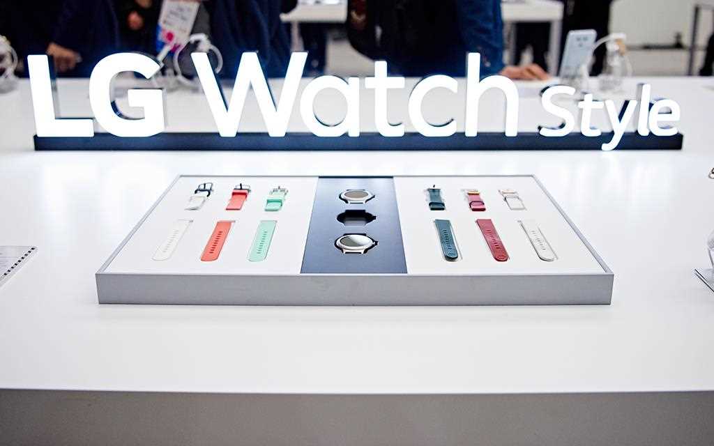 An image of new lg smart watch style presented at the lg mwc 2017 venue