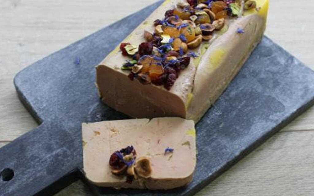 Foie gras mi- cuit enrobé d’une fine croûte aux fruits secs - LG NEOCHEF - Copie.jpg