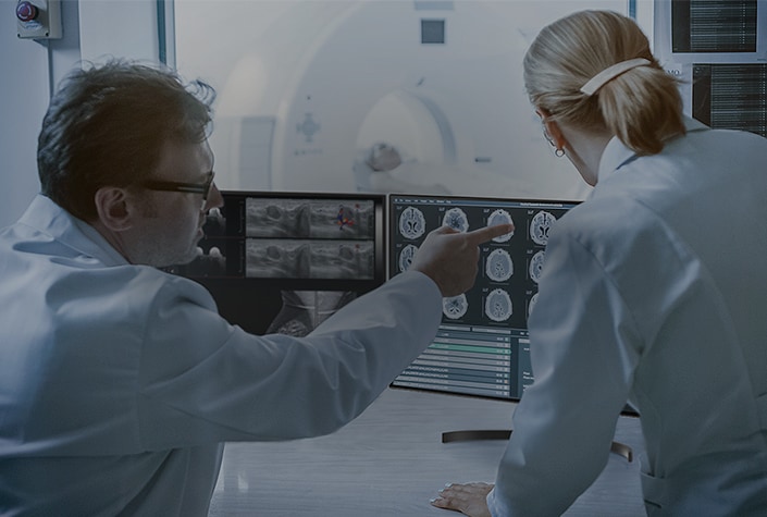 medical staffers see the screen of LG Medical display.