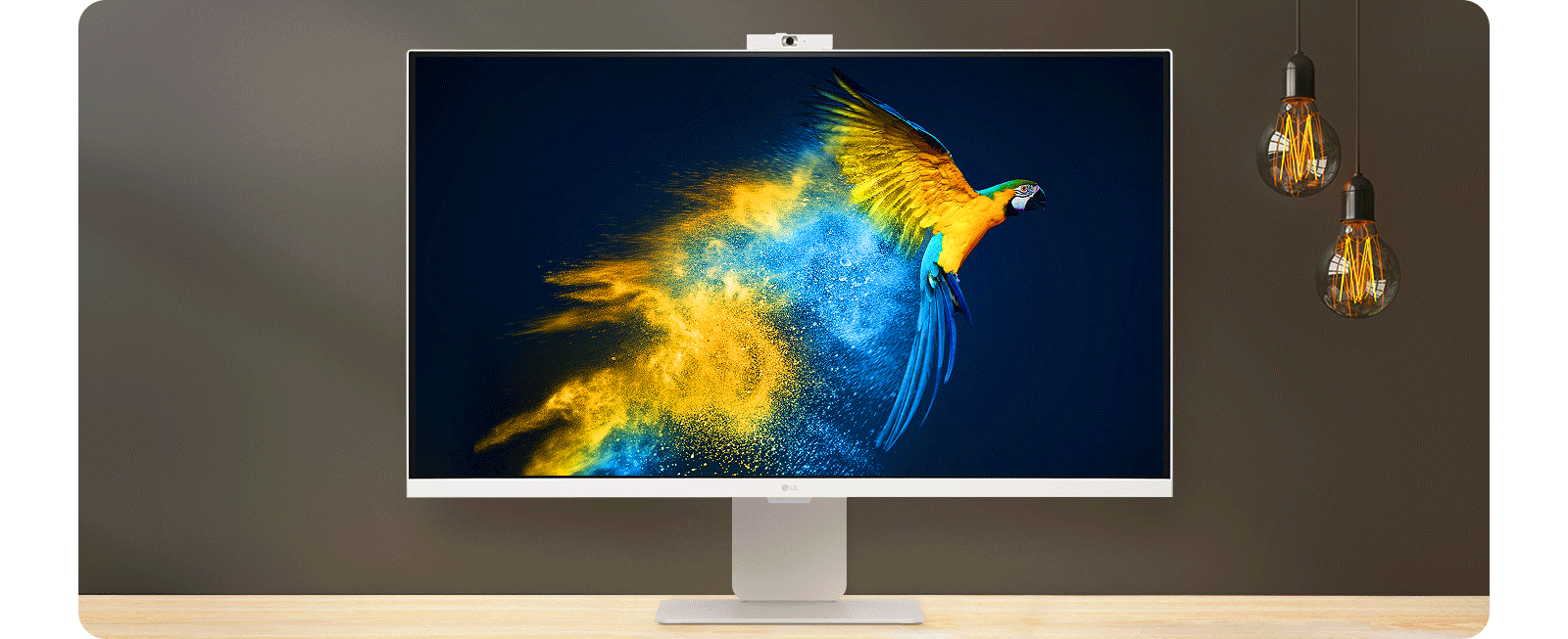 31.5-inch UHD 4K IPS Display.