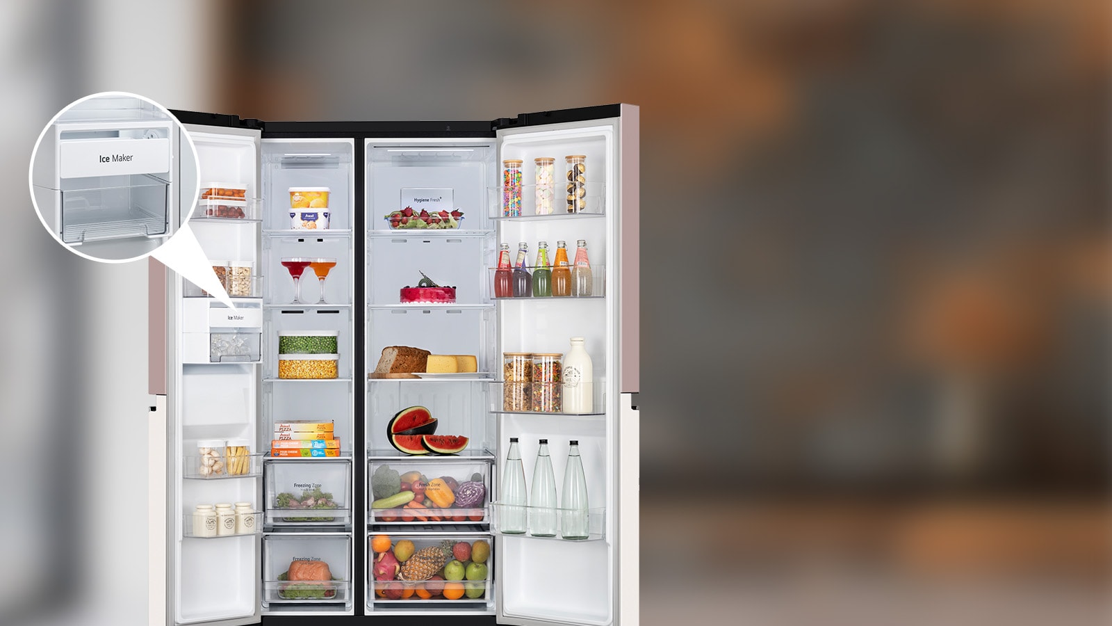  A door-mounted slim ice maker provides more storage space in the freezer.