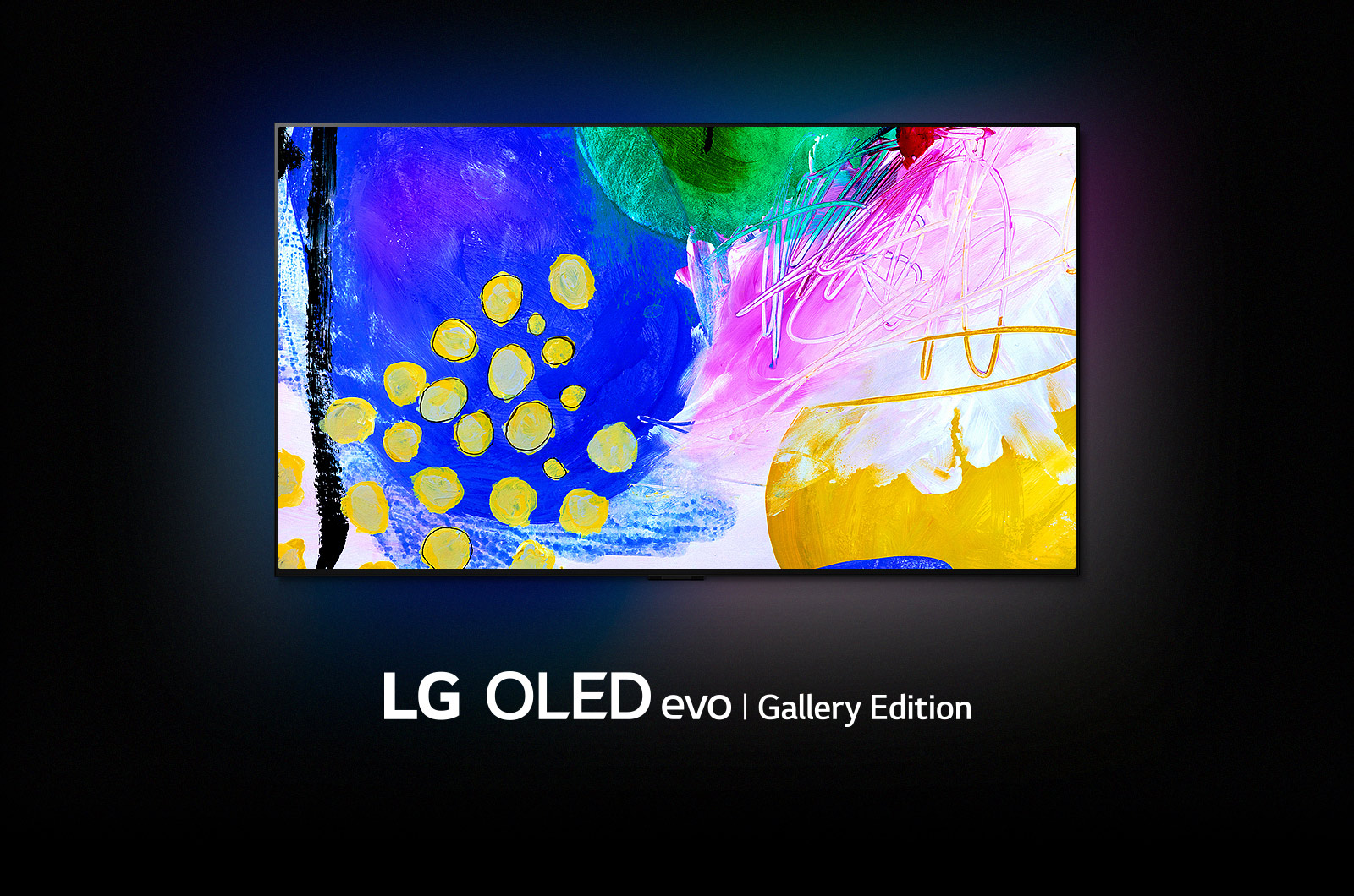 LG OLED G2 berada di ruangan gelap dengan karya seni abstrak yang penuh warna di layarnya dan kata -kata 