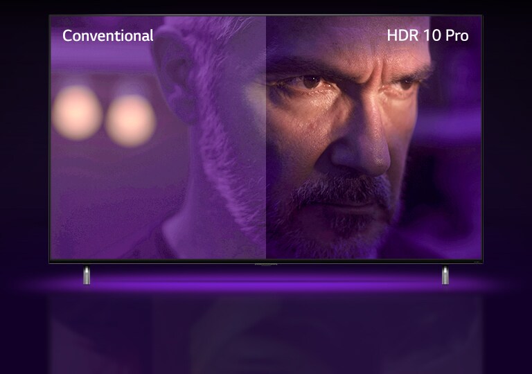 Un hombre está mirando afuera, parece enojado. La imagen se divide en dos partes. En la mitad izquierda de la imagen, el color parece opaco y menos vibrante, mientras que en la mitad derecha de la imagen se ve más vibrante con más colores. En la esquina superior izquierda dice "convencional", en la esquina superior derecha dice "HDR 10 PRO". La imagen se aleja y muestra un televisor QNED
