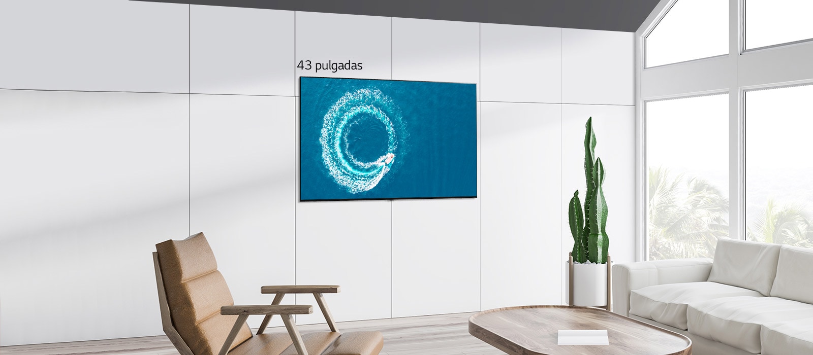 Televisor LG QNED Mini LED montado en la pared en un espacio blanco moderno. Al desplazarse de izquierda a derecha se puede ver la diferencia en tamaño entre la pantalla de 43 pulgadas y la de 86 pulgadas.