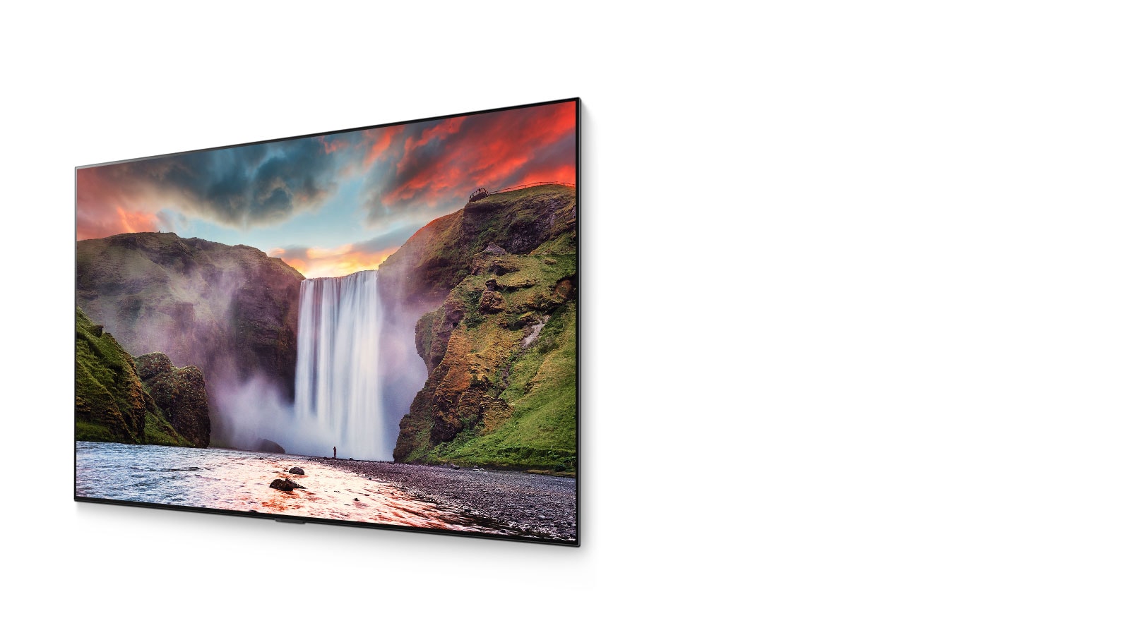Una spettacolare cascata con un bellissimo paesaggio, mostrata su un TV OLED (guarda il video)