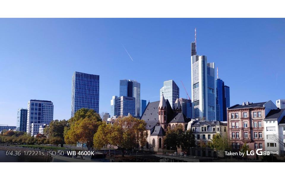 When you take photo with your LG mobile manual camera, you can adjust the white balance to make the photo look warmer or cooler like in this example of the Frankfurt City skyline | More at LG MAGAZINE