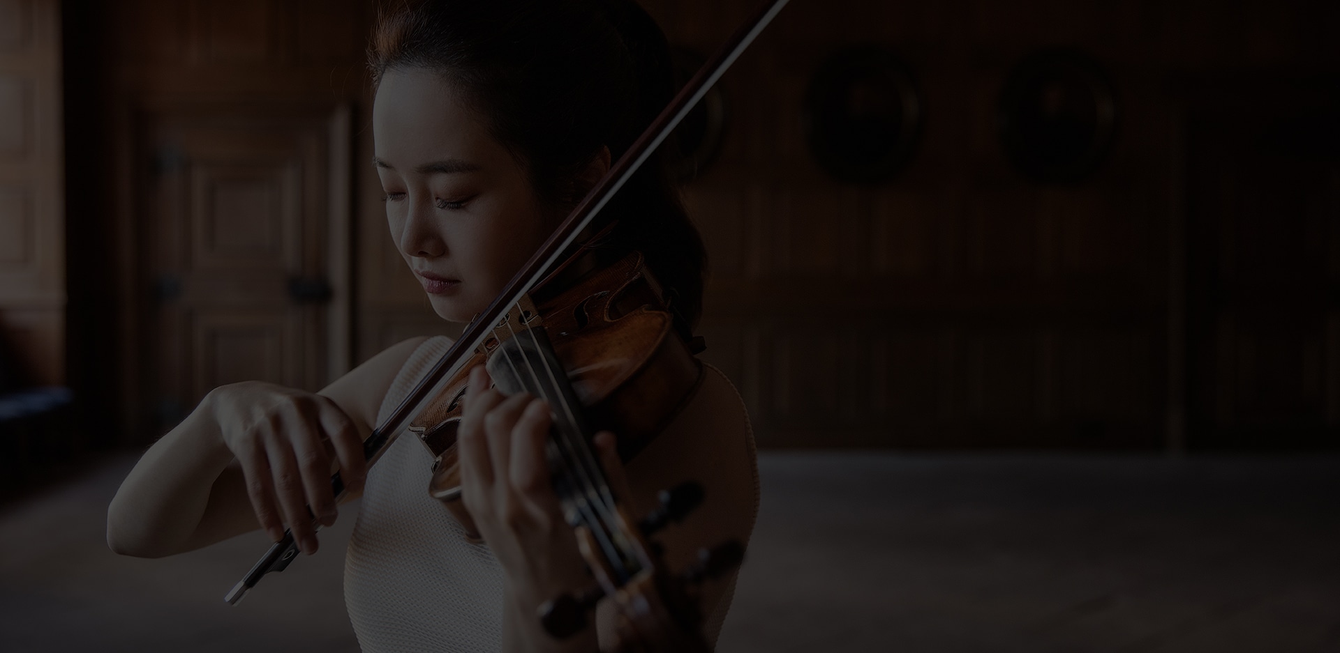LG SIGNATURE works with the Korean violinist Bomsori.