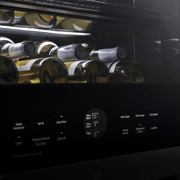 Image of the LG SIGNATURE Wine Cellar showing the glass front. (Image that appears when you hover the mouse over it)