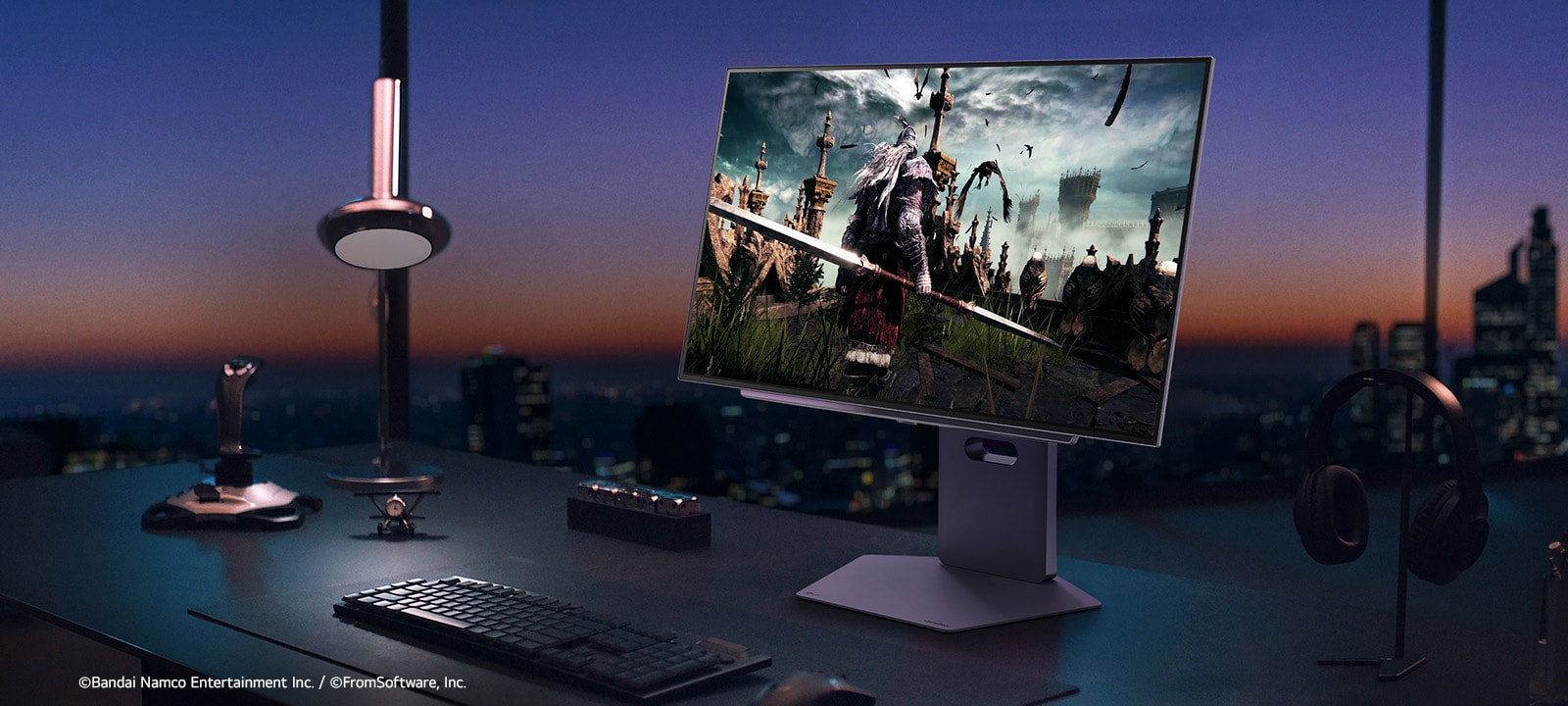 Une image montrant l’installation gaming du modèle 27GX790A de moniteur pour jeu LG UltraGear OLED.