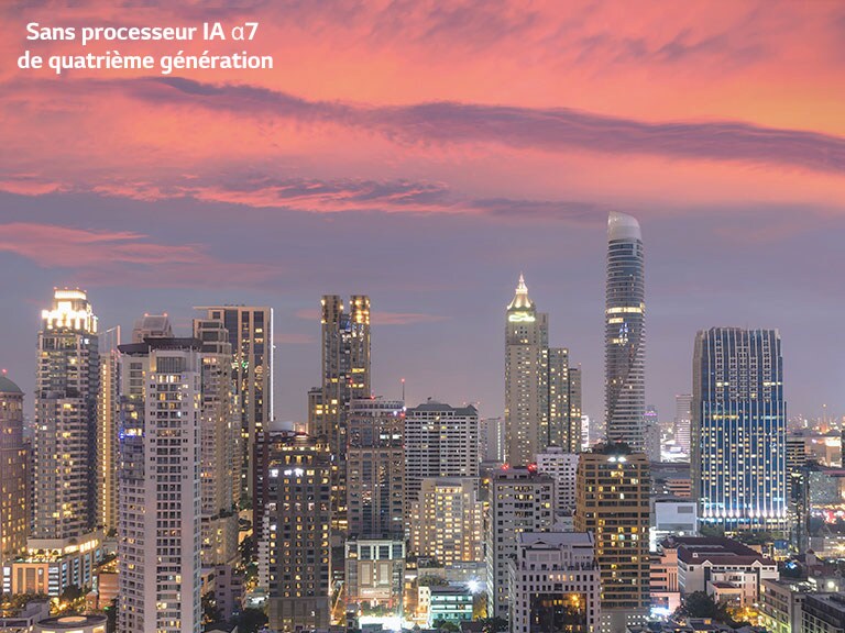 Une image d’un panorama urbain au crépuscule. En faisant défiler, l’image les changements avec et sans le processeur Alpha 7 sont indiqués.