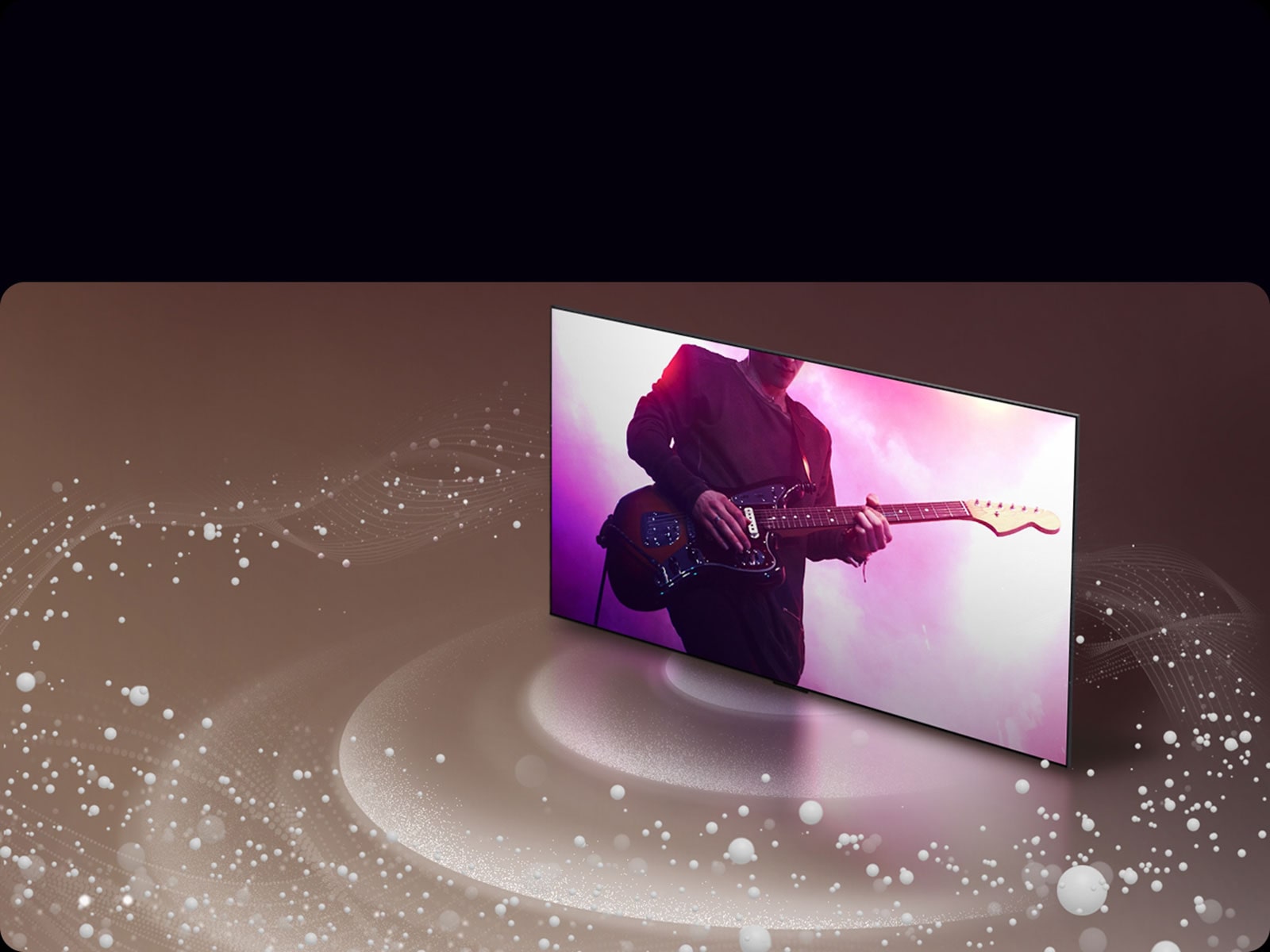 Un LG OLED evo M4 muestra músicos en la pantalla con burbujas y ondas de sonido que se emite de la pantalla y rellenan el espacio.