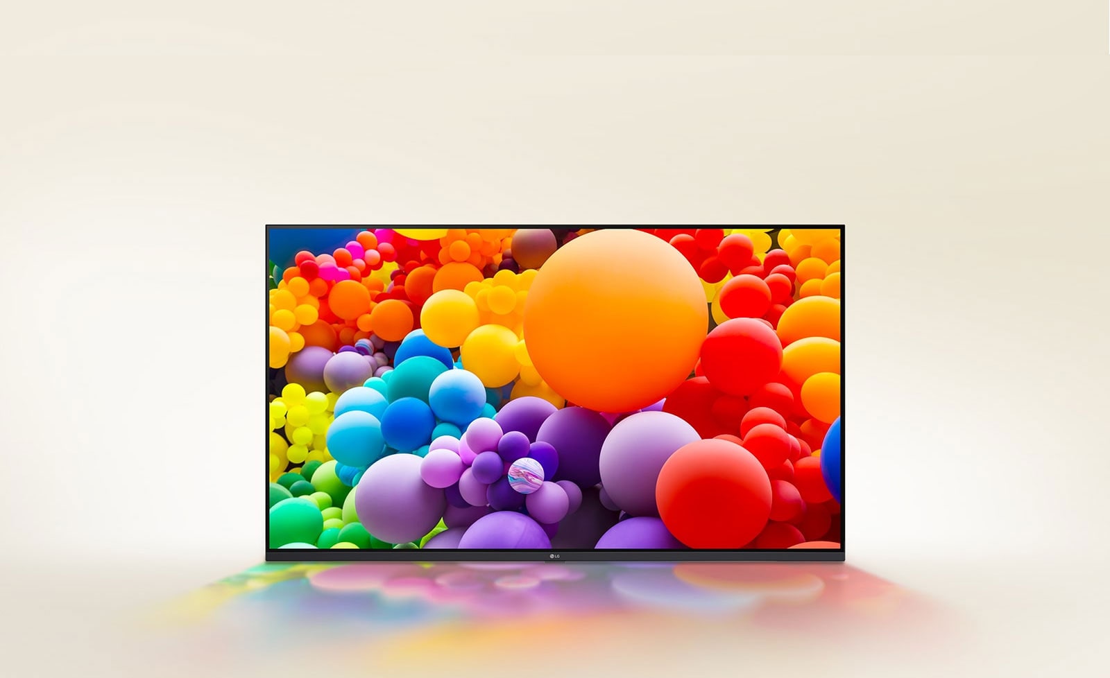 Auf dem LG UHD-Fernseher werden viele Ballons mit unterschiedlichen Farben angezeigt.