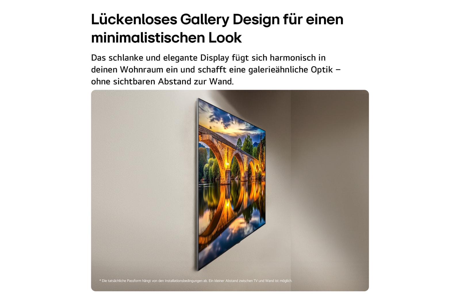 Der LG OLED evo AI G6 zeigt eine lebendige Sonnenuntergangsszene über dem Ozean, mit einer Soundbar und einem Lautsprecher unter dem Bildschirm, die einen ruhigen und stimmungsvollen Wohnbereich aufwerten.