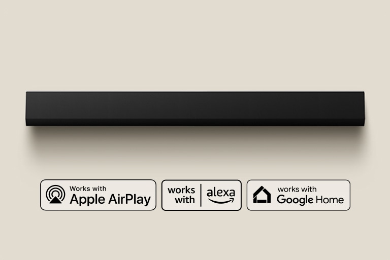 Eine Perspektive von oben auf eine LG Soundbar. Apple AirPlay-Logo Amazon Alexa-Logo Google Home-Logo