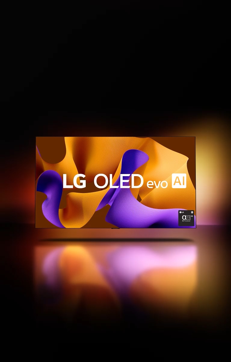 Ein Video startet mit dem selbstleuchtenden OLED 2013 und zeigt andere bahnbrechende LG OLED-Modelle: den 2017 Wallpaper TV, den 2020 aufrollbaren LG OLED R, den 2022 LG OLED Posé und am Ende den 2024 LG OLED evo, der ein abstraktes Kunstwerk in Violett und Orange, den Text „LG OLED evo“ und das Logo des α11 4K AI-Prozessors anzeigt. Die Farben vom Bildschirm werden am Boden reflektiert.