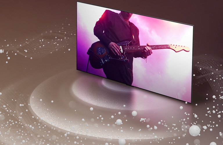 Der LG SIGNATURE OLED M4 zeigt Musiker auf dem Bildschirm, während Klangblasen und Wellen aus dem Bildschirm austreten und den Raum ausfüllen.