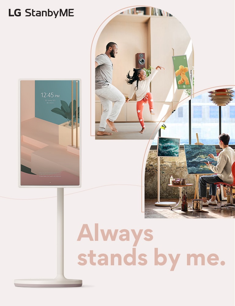 TV steht in der Nähe der Kopie - "SAlways stands by me..." Der Text ist in dunkler rosa Farbe geschrieben. Es gibt zwei Lifestyle-Innenraumbilder, die in geschwungenen Linien zugeschnitten sind - jedes zeigt einen Fernseher im Arbeitszimmer und im Wohnzimmer. Das LG StanbyME-Logo befindet sich in der rechten oberen Ecke auf dem Desktop und in der linken oberen Ecke auf der mobilen Ansicht.