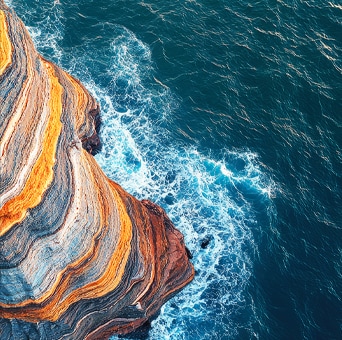 LG QNED evo AI QNED80 Mini LED highlights Mini LED through a split coastal cliff scene, comparing conventional LED with deeper blacks and more refined contrast across layered rock textures and ocean details for greater clarity and depth.