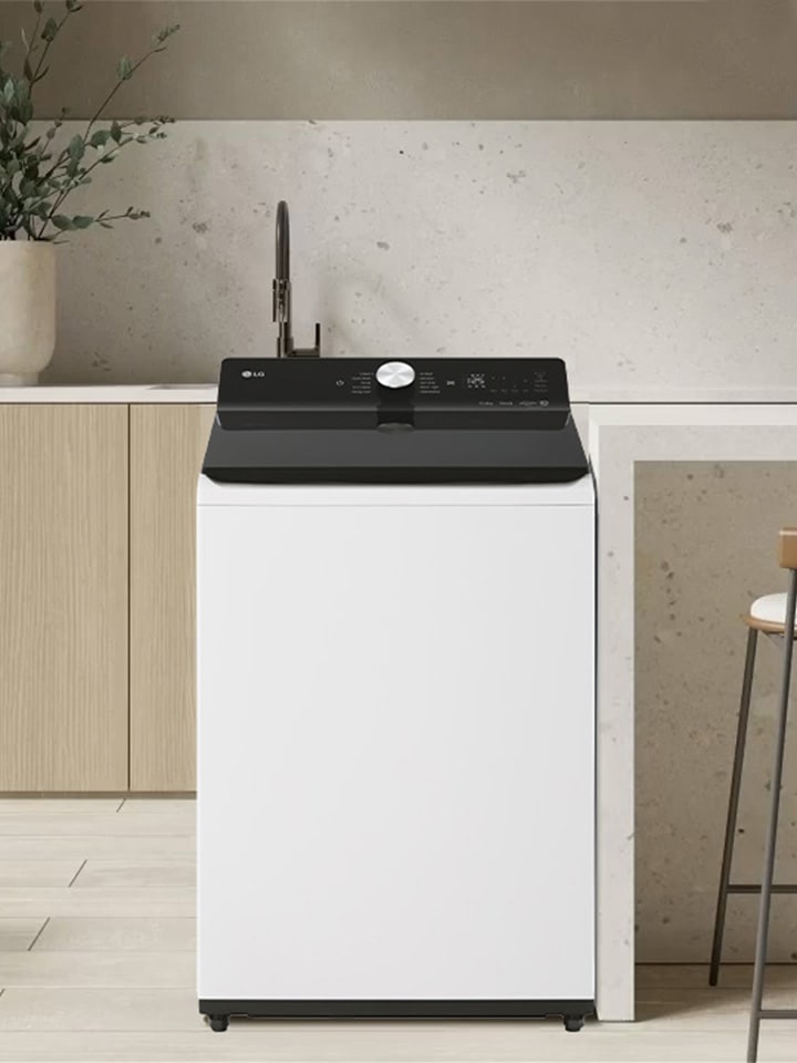 Washing machine panel shown in the video, selecting AI Wash to detect your laundry and automatically set the appropriate course.