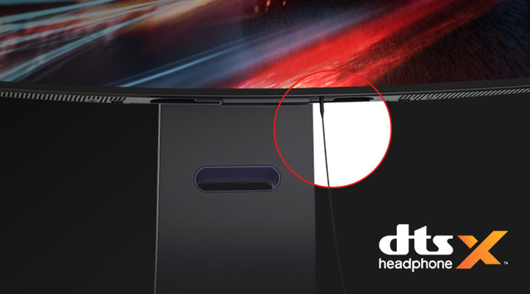 The 4-pole headphone cord is connected to the monitor.