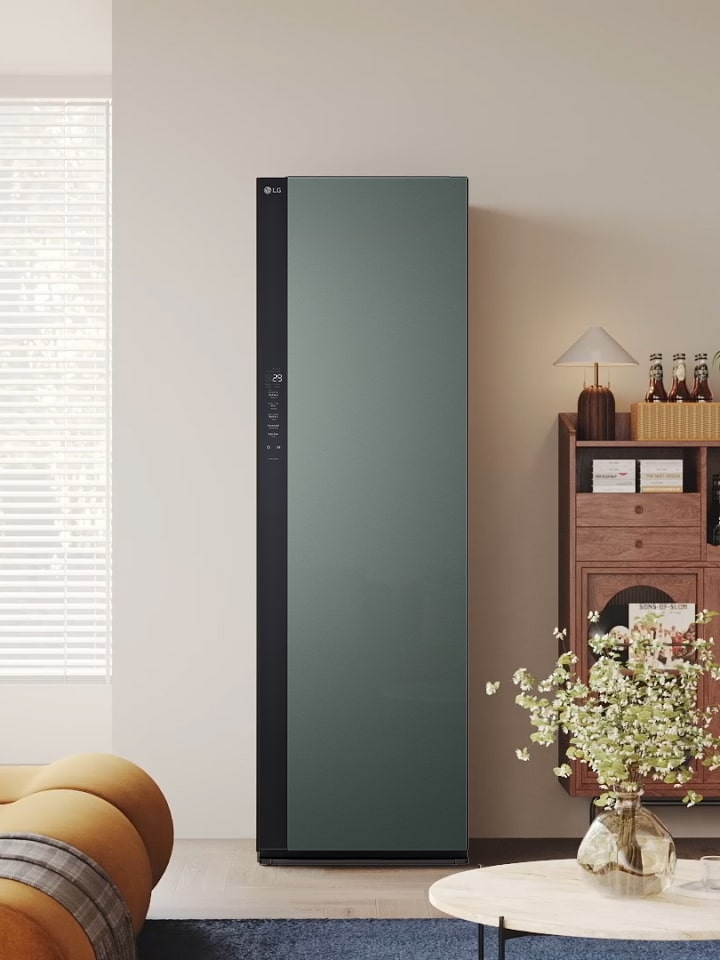 Video showing that LG Styler suits a variety of spaces and circumstances