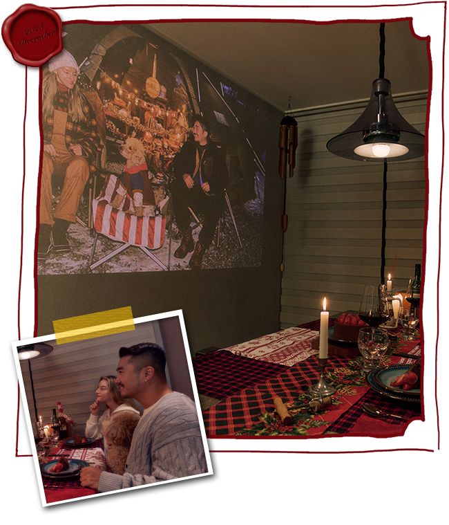 Casal revivendo memórias compartilhadas com um projetor LG CineBeam