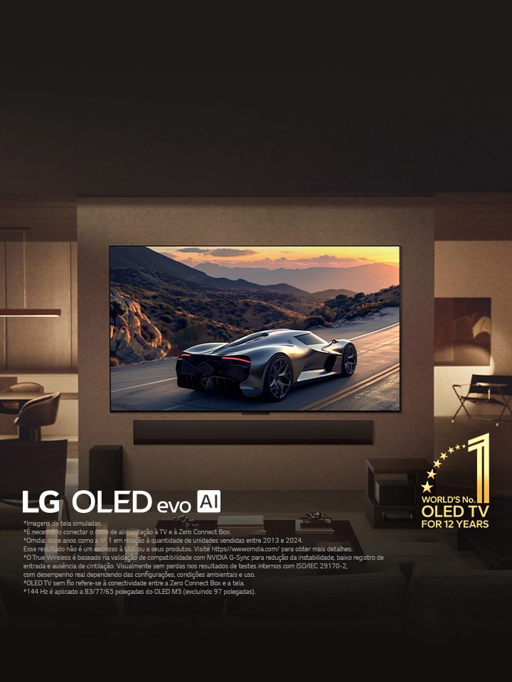 Sala de estar elegante com a LG OLED evo M5 TV montada na parede. LG Soundbar embaixo. Zero Connect Box escondida sob uma mesa lateral. Nenhum fio está visível, o que mostra a tecnologia True Wireless da TV. O emblema da OLED TV número um do mundo por 12 anos e o logotipo da LG OLED evo AI são visíveis.