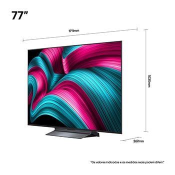 Fogueira à noite em meio à natureza. À distância, há uma floresta e um lago. O céu noturno está repleto de estrelas. A cena inteira está dividida ao meio. Uma das metades é mais escura e sem brilho. A outra metade é notavelmente mais brilhante, mostrando o brilho impressionante do Brightness Booster.