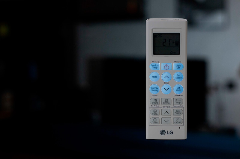 LG Ar Condicionado LG DUAL Inverter Voice Artcool UV Nano 12.000 Quente/Frio 220V, S4-W12JARXA