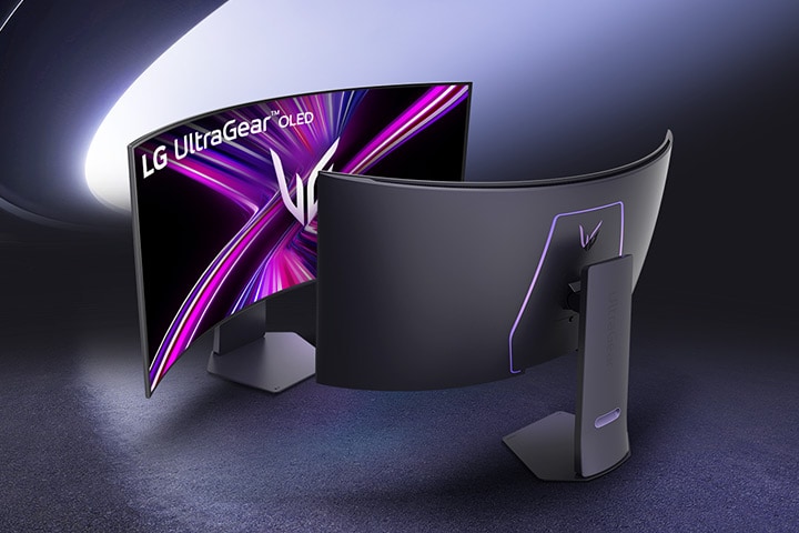 Vistas frontal e traseira do monitor LG UltraGear OLED com design curvo e acabamento elegante.