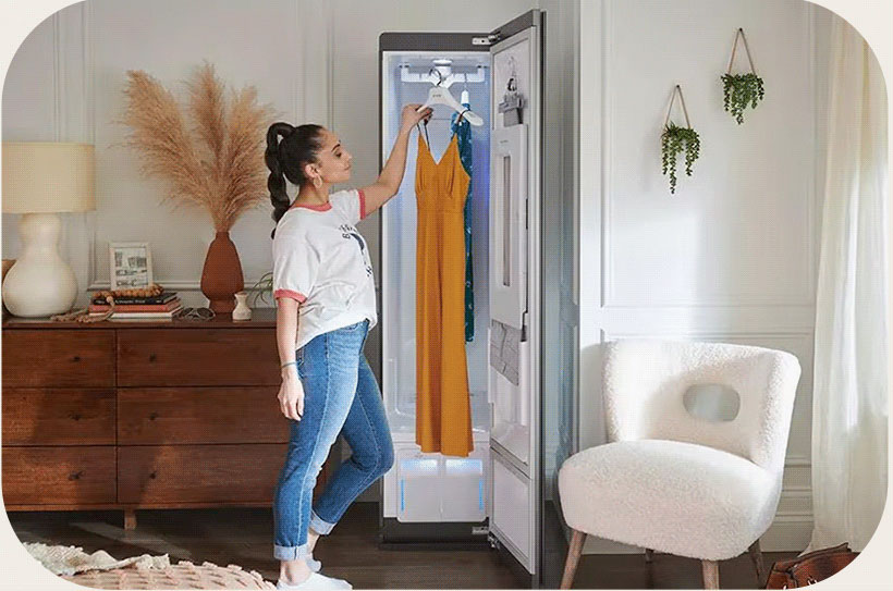 Imagem mostrando mulher com roupas desodorizadas e renovadas.