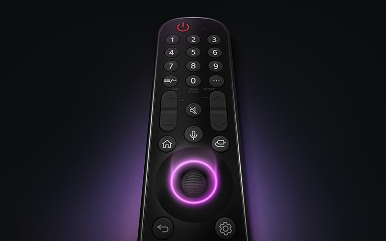 Livre-se das limitações dos botões tradicionais. O LG Magic Remote disponibiliza todas as funcionalidades inteligentes de sua LG TV com um clique, rolagem ou voz.