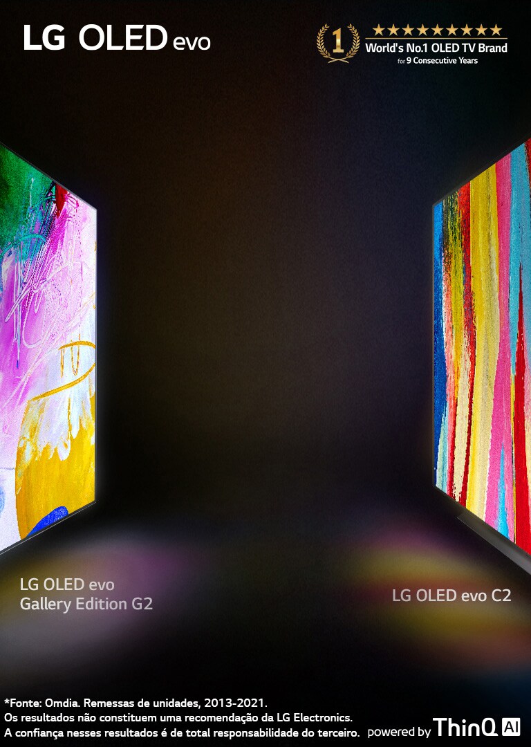 Vista lateral da LG OLED C2 e da LG OLED G2 Gallery Edition voltadas uma para a outra, em uma sala escura, com obras de arte brilhantes e coloridas exibidas nas telas.