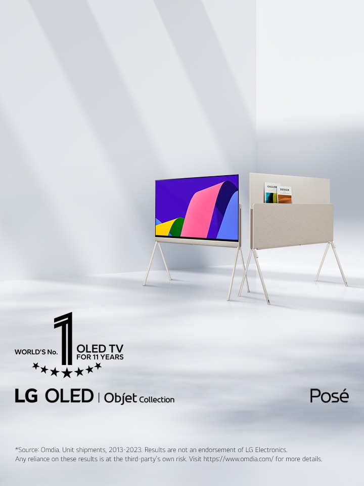  Duas TVs Posé da LG lado a lado em um ângulo de 45 graus, uma vista de frente com arte abstrata colorida na tela e outra vista de trás mostrando sua parte traseira versátil. O emblema da TV OLED, número 1 do mundo por 10 anos, também está na imagem.