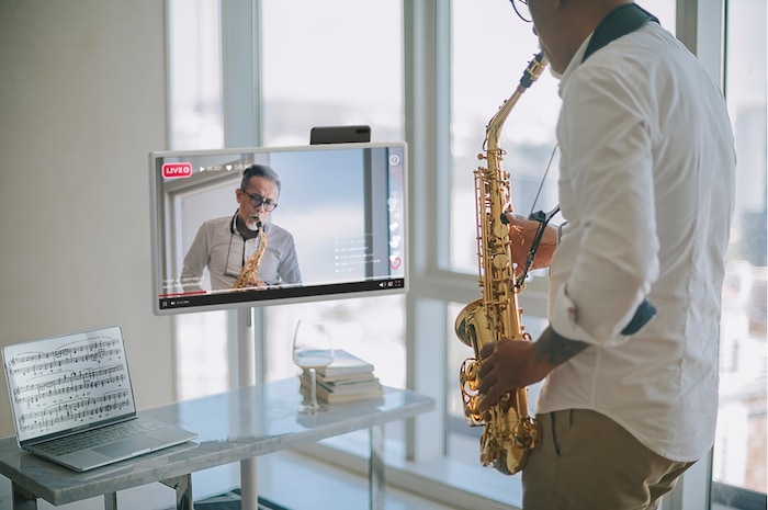 LG StanbyME Rollable Smart Touch Screen with 3hr Battery, 27ART10AKPL