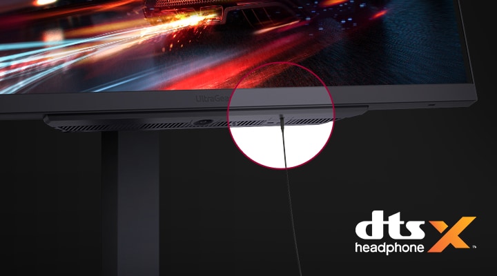 The 4-pole headphone cord is connected to the monitor.