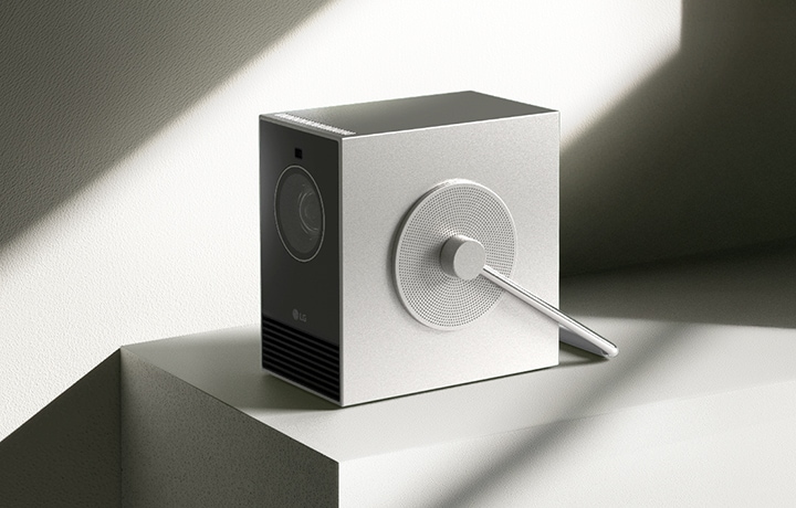 Side image of the LG CineBeam Q pu600u projector.