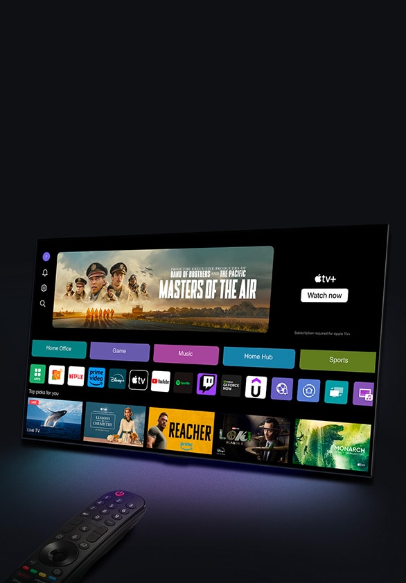 La télécommande Magic de LG pointe vers un LG TV affichant la page d’accueil de webOS. 