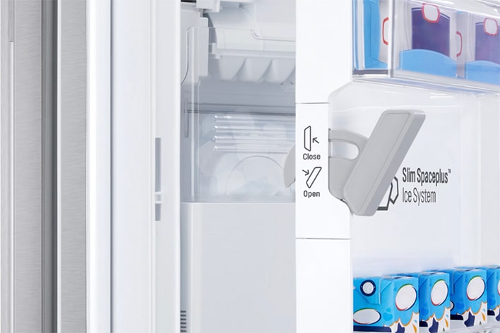 Grand distributeur d’eau et de glaçons et Slim SpacePlusMD