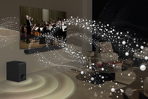 TV LG et LG Soundbar dans un salon diffusant un orchestre. Des gouttelettes blanches montrant des ondes sonores jaillissent de la barre de son vers le haut et l’avant et projetées par le téléviseur, tandis que le caisson de basses émet un son depuis le fond de l’écran.