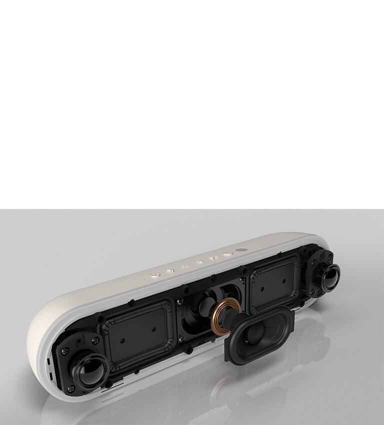 Le haut-parleur XT7S du StanbyME de LG est placé sur la surface réfléchissante, montrant son haut-parleur d’aigus double.