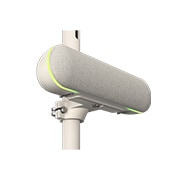 Gros plan sur la vue du haut-parleur fixé sur le StanbyME de LG avec le côté gauche tourné vers l’avant, avec éclairage d’ambiance vert activé