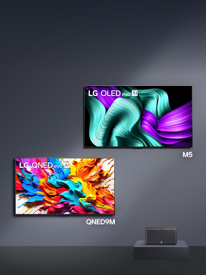 Téléviseur LG True Wireless Le LG Signature OLED T est dans son tablette modulaire. LG OLED M5 et LG QNED9M sont fixés au mur. Sur chacun de leurs écrans, figure une œuvre d’art qui met en valeur ses impressionnantes performances visuelles. La Zero Connect Box est posée sur un piédestal.