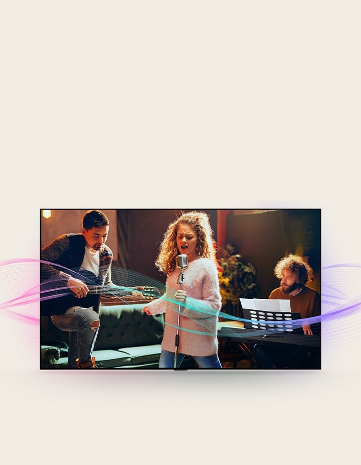 Abgebildet sind ein Mann, der Gitarre spielt, eine Frau, die in ein Mikrofon singt, und ein Mann, der Klavier spielt. Die von ihnen ausgehenden Schallwellen zeigen die Schallabstrahlung und wie die Klangqualität mit AI Clear Sound verbessert wird.