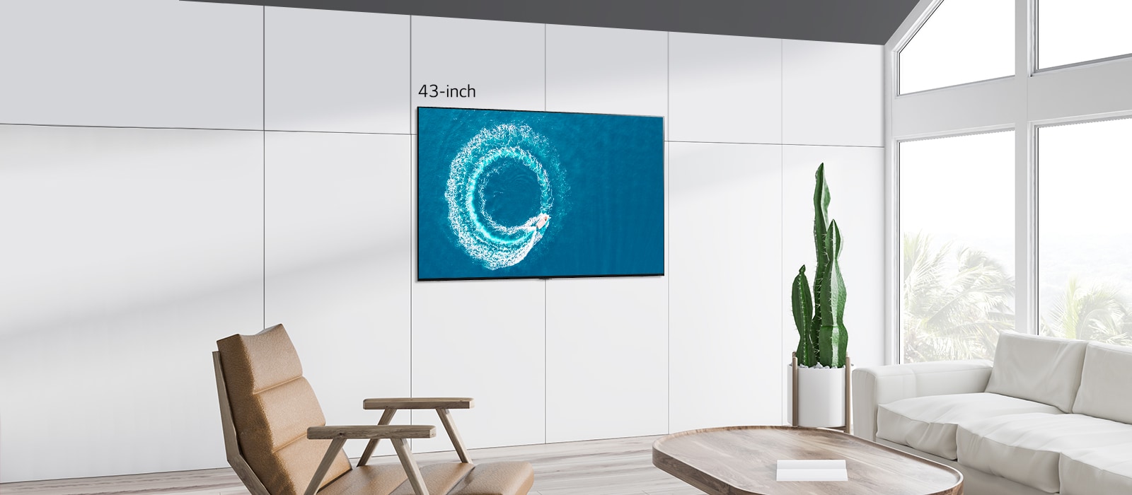 Ein an der Wand befestigter LG QNED MiniLED TV in einem modern und weiss gehaltenen Raum. Das Scrollen von links nach rechts zeigt den Grössenunterschied zwischen dem 43-Zoll- und dem 86-Zoll-Bildschirm.